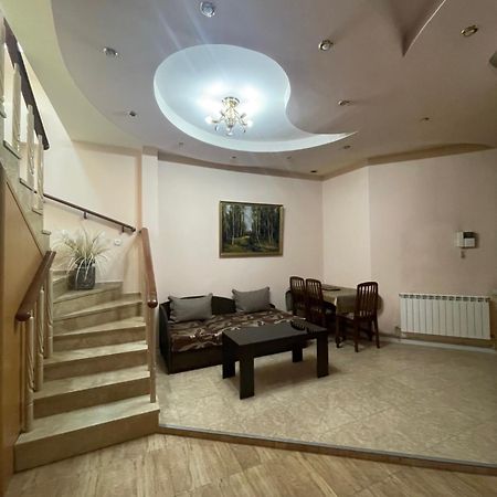 Apartment #1 In The City Center エレバン エクステリア 写真